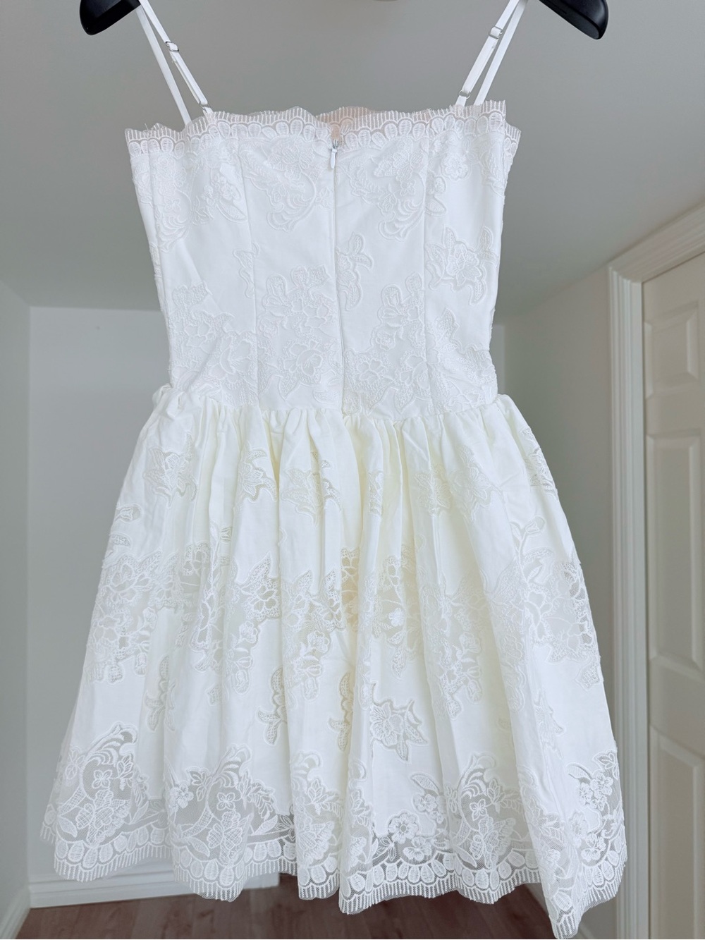House of CB Chloe White Lace Cotton Mini Dress Medium Regular Length NWOT - Picture 3 of 4